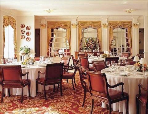 Dining at Williamsburg Inn